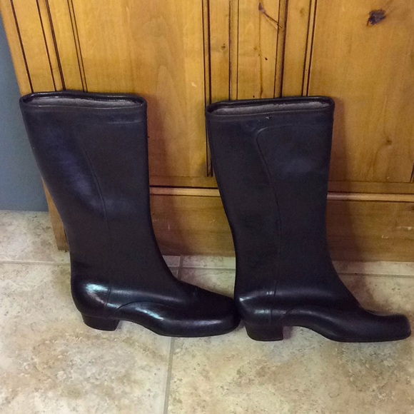 FINAL SALE PRICE Brown Waterproof Boots-Size 6 - Picture 1 of 6